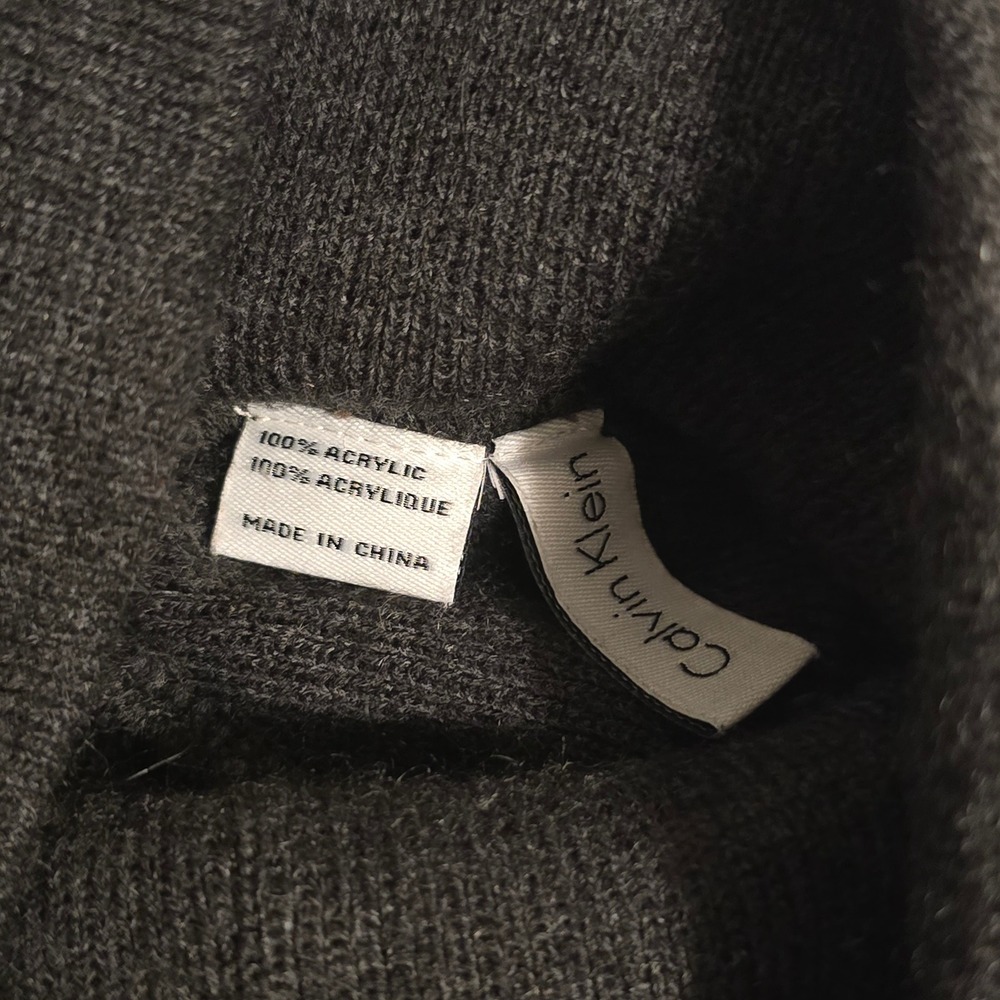 Calvin Klein Beanie Mens OS Charcoal Gray Metal Logo Knit Skull Cap Hat - Picture 3 of 3